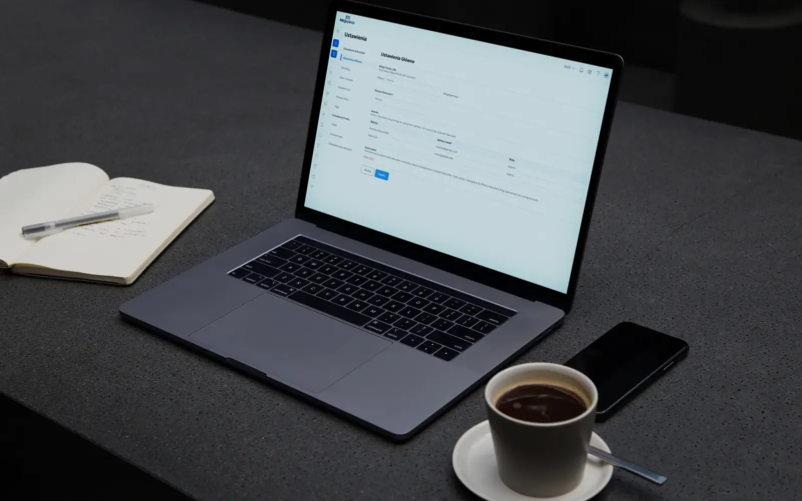 Mega Panda auf einem Laptop